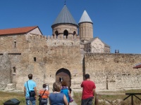 Klášterní zeď a vstup do kláštera